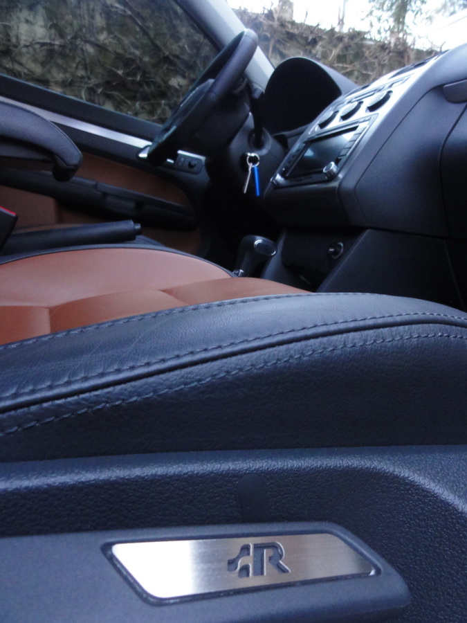 Mon pti logo R<br />Et apres je suis comme les grand full R-line des que j'ai mon avant Cross touran