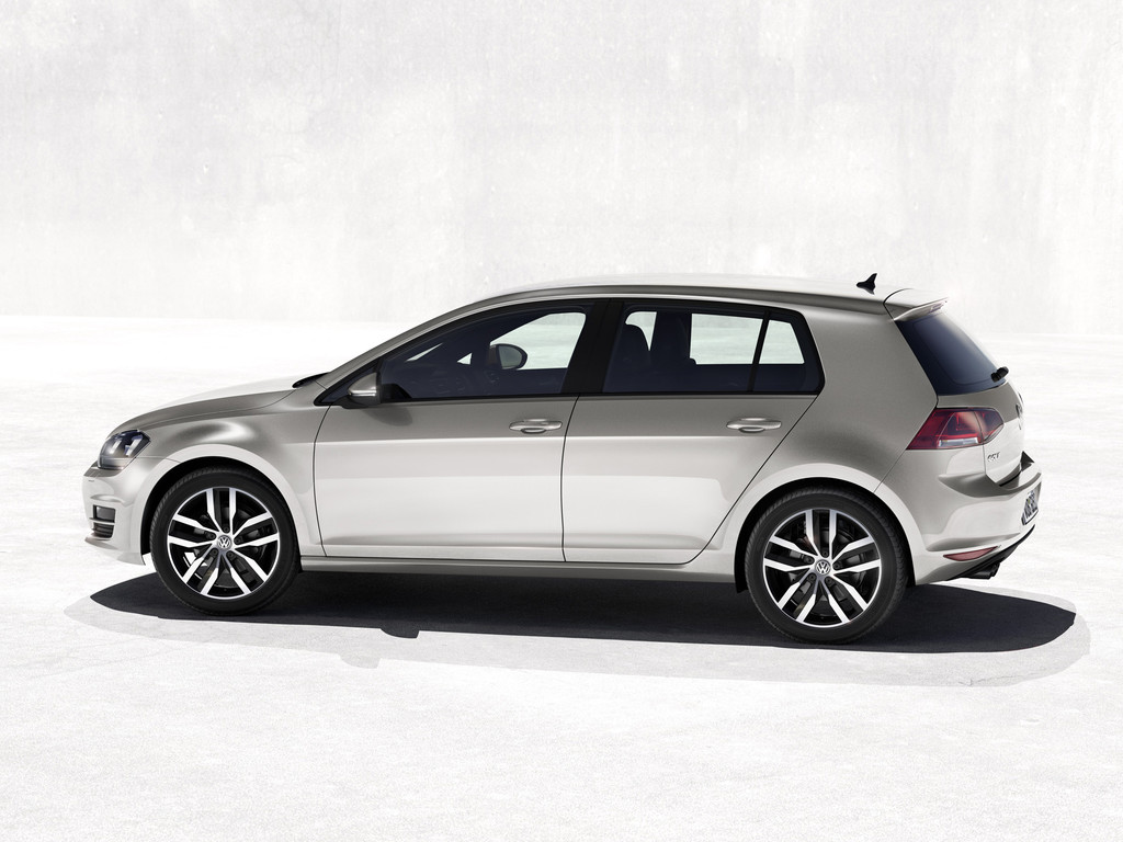 volkswagen-golf-7-2012-05-10760507wdozs.jpg