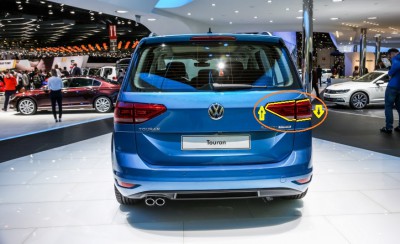 2016-Volkswagen-Touran-108-876x535.jpg