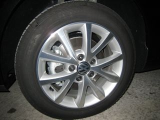Les fameuses Sedona.
<br />Notez les Pirelli P7 en monte d'origine.