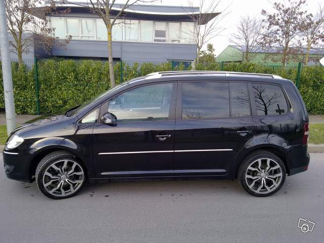 Touran black avec jante de R8.jpg