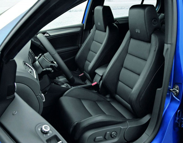 Volkswagen-Golf-R-Interior-View.jpg