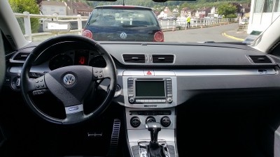 vue d'ensemble avec pedalier alu R Line et plaquette R sur le volant