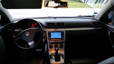 inteieur avec logo R et Aerateur passat 7