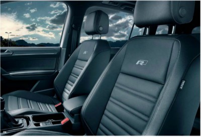 Touran R-Line interieur cuir (non dispo en France).jpg (97.64 Kio) Vu 5114 fois Interieur R-Line Cuir dispo en Belgique