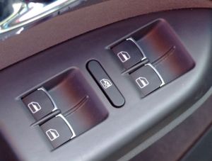 bouton vitre conducteur.jpg