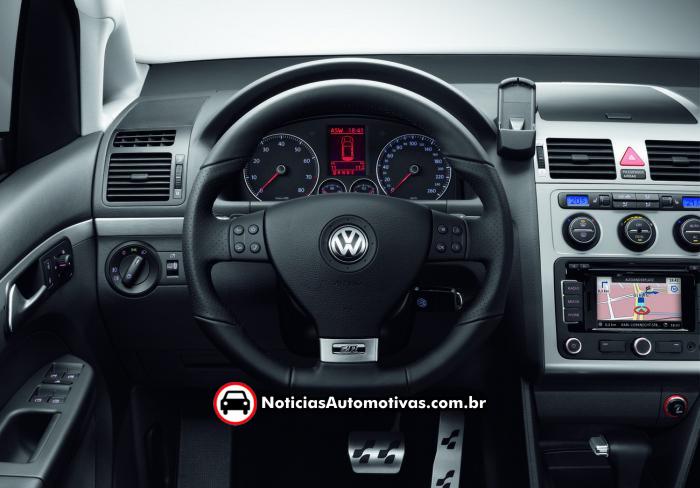 VW-Touran-R-Line-3.jpg