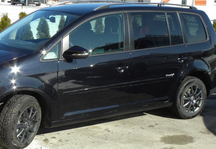 Bonjour à tous.<br />Que pensez-vous de mes nouvelles jantes (hiver).<br />Est-ce que ça ne fait pas trop foncé?<br />norauto<br />merci