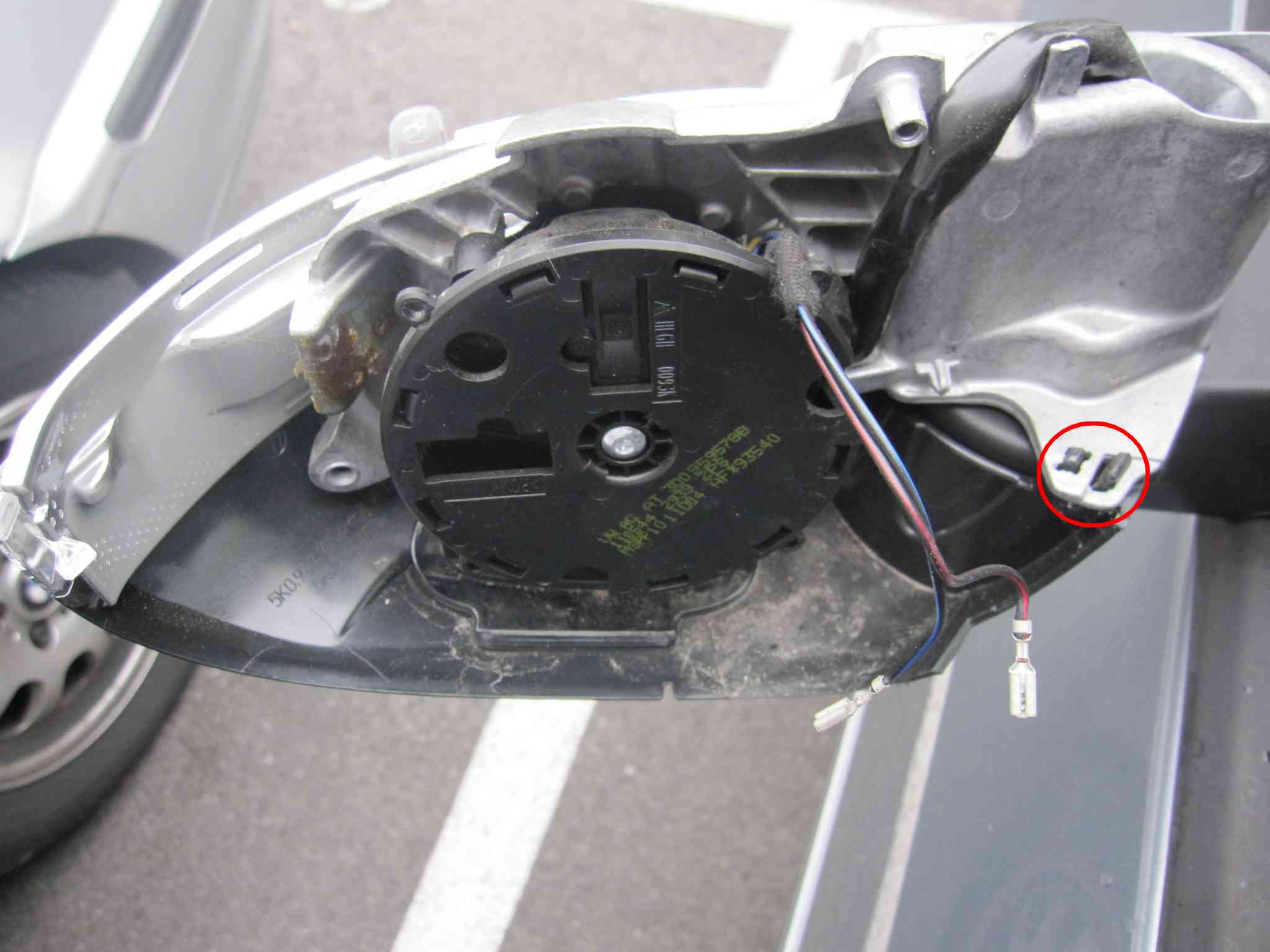 voici le clip à pincer pour ôter la partie basse