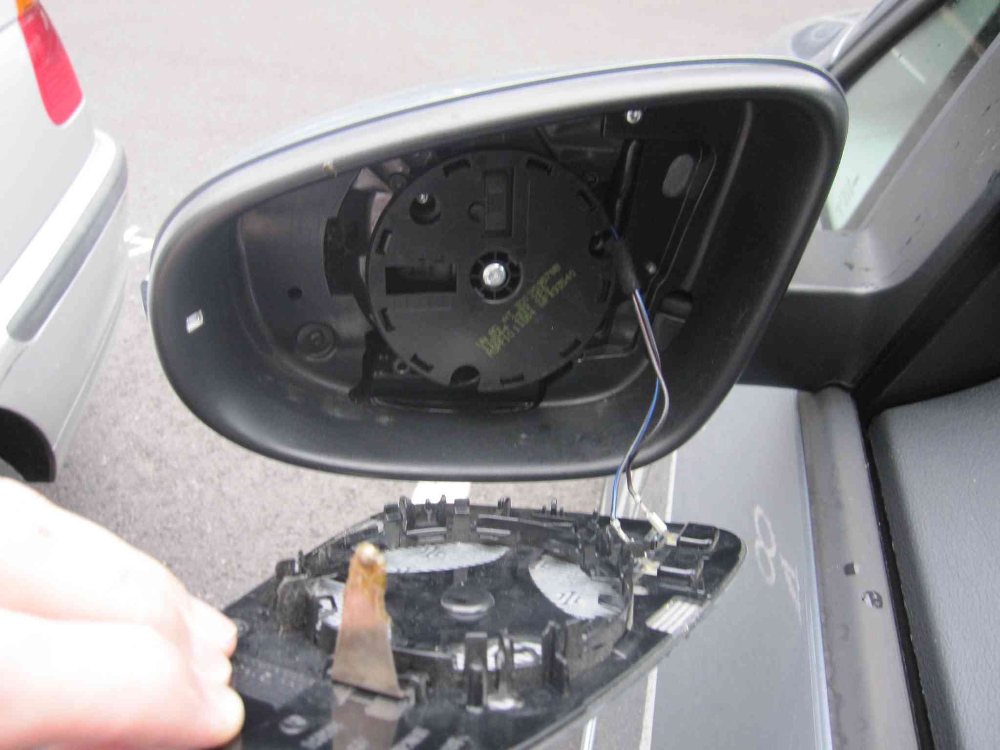 ôter la vitre et débrancher les cosses de la résistance