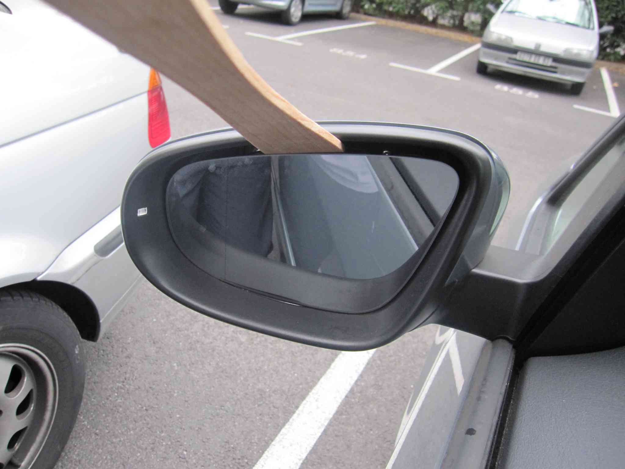 faire levier pour déclipser la vitre