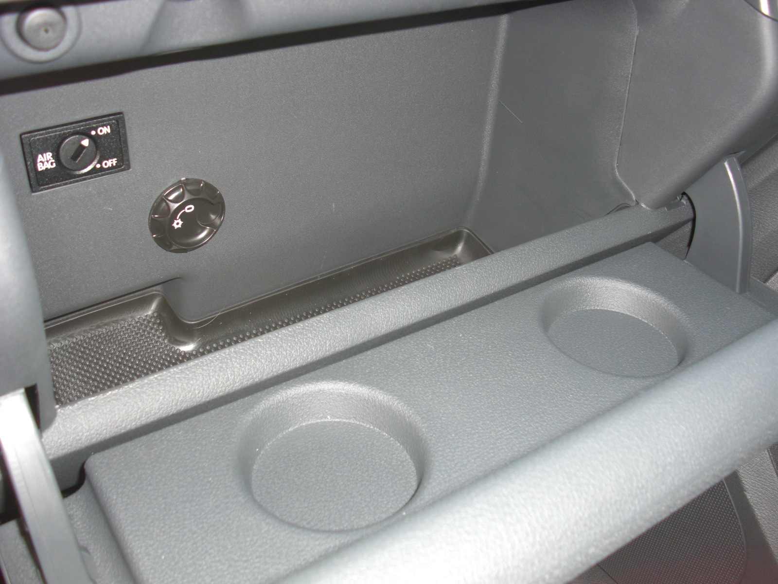 La boite à gants réfrigérée + serrure de désactivation airbag passager